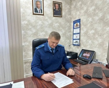 Суд по иску Кировской межрайонной прокуратуры взыскал ущерб, причиненный в результате повреждения служебного автомобиля Госавтоинспекции