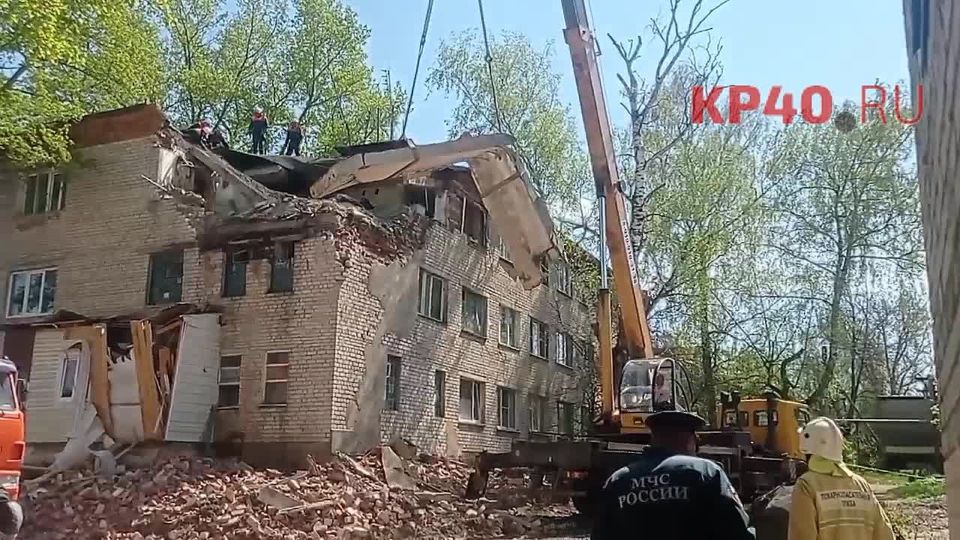 В Малоярославце разбирают завалы на месте взрыва бытового газа