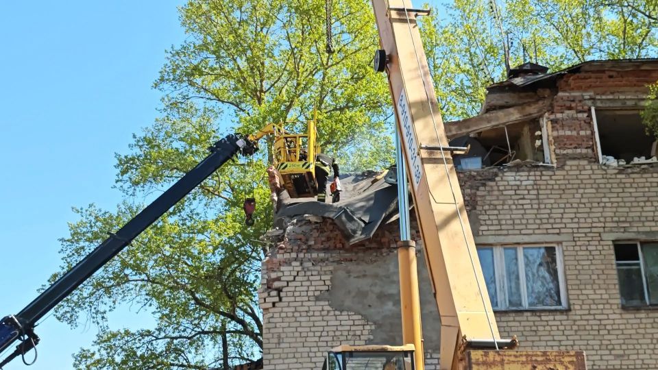 В Малоярославце Калужской области ликвидировали последствия обрушения крыши В Малоярославце Калужской области ликвидировали последствия обрушения крыши