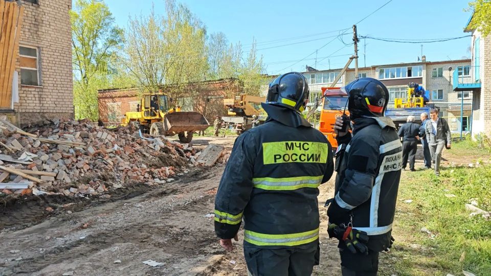 В Малоярославце Калужской области ликвидировали последствия обрушения крыши В Малоярославце Калужской области ликвидировали последствия обрушения крыши