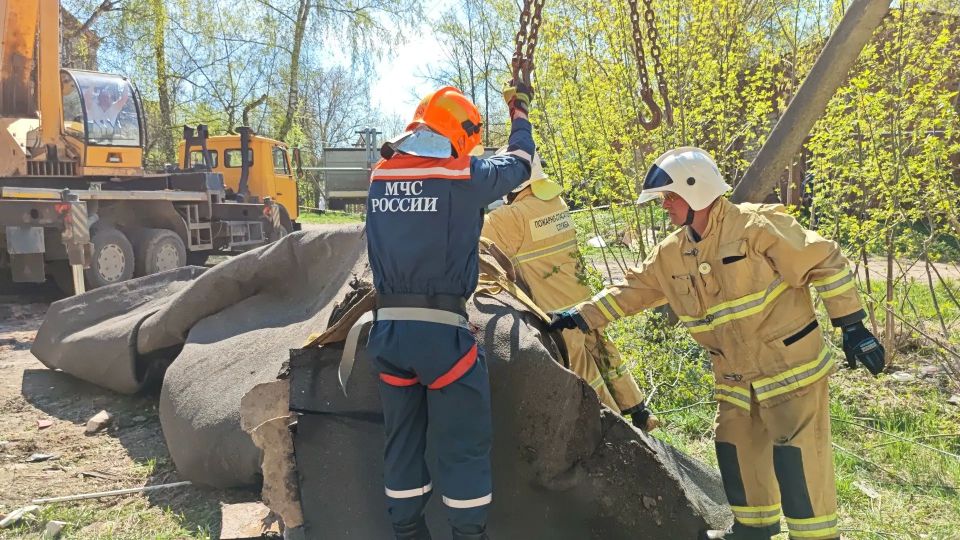 В Малоярославце Калужской области ликвидировали последствия обрушения крыши В Малоярославце Калужской области ликвидировали последствия обрушения крыши