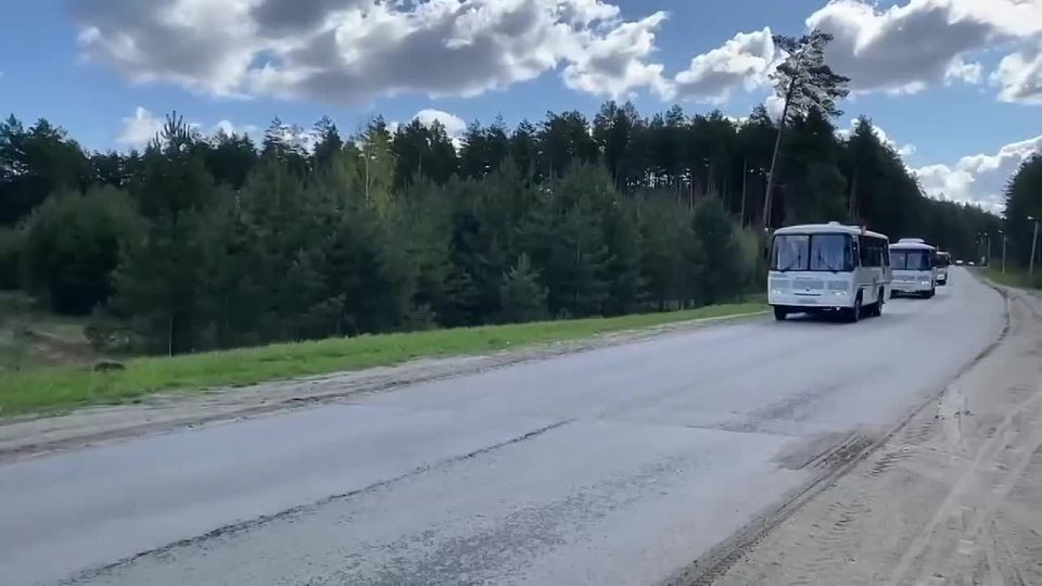 Перевозчики Калужской области украсили автобусы к 9 Мая