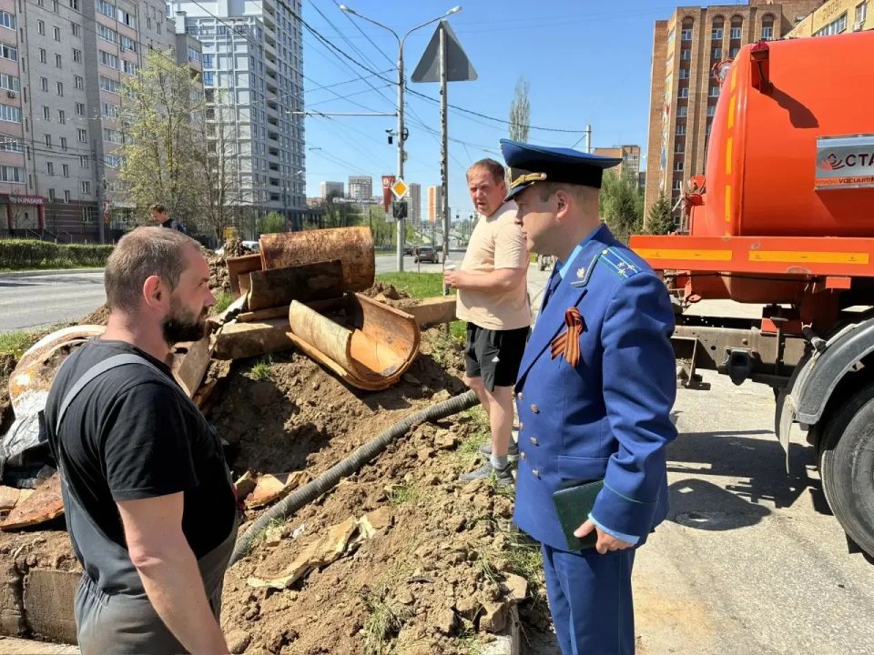 По поручению прокуратуры области прокуратурой города Калуги взято на контроль устранение коммунальной аварии на территории областного центра