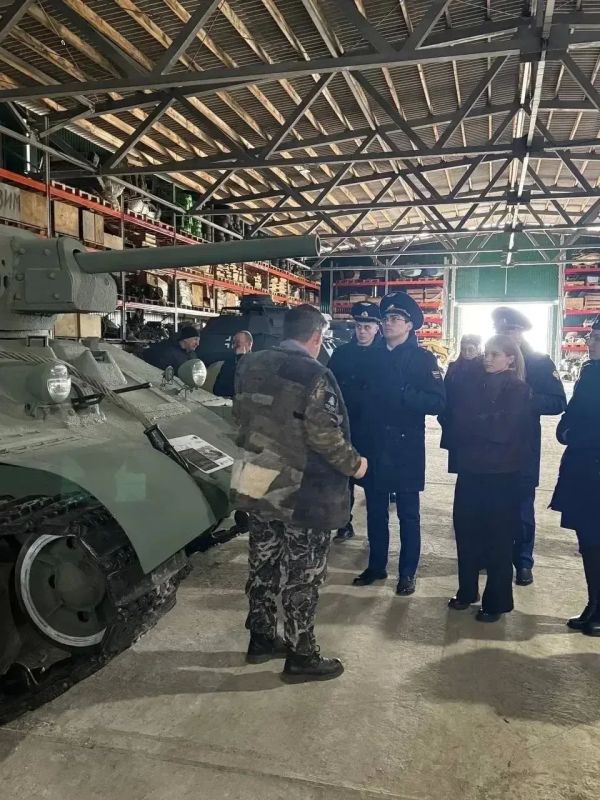 Работники и ветераны прокуратуры Калужской области посетили кинокомплекс «МедыньВоенфильм» в преддверии Дня Победы Работники и ветераны прокуратуры Калужской области посетили кинокомплекс «МедыньВоенфильм» в преддверии Дня Победы