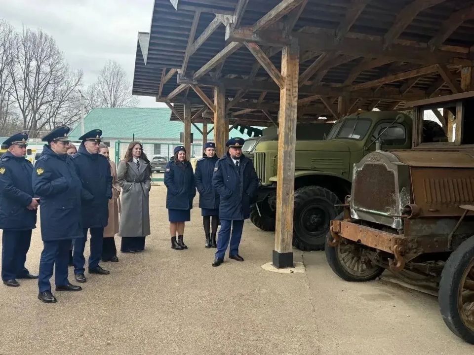 Работники и ветераны прокуратуры Калужской области посетили кинокомплекс «МедыньВоенфильм» в преддверии Дня Победы Работники и ветераны прокуратуры Калужской области посетили кинокомплекс «МедыньВоенфильм» в преддверии Дня Победы