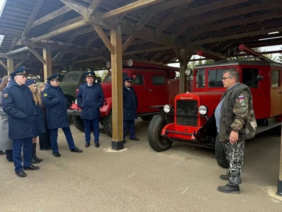 Работники и ветераны прокуратуры Калужской области посетили кинокомплекс «МедыньВоенфильм» в преддверии Дня Победы