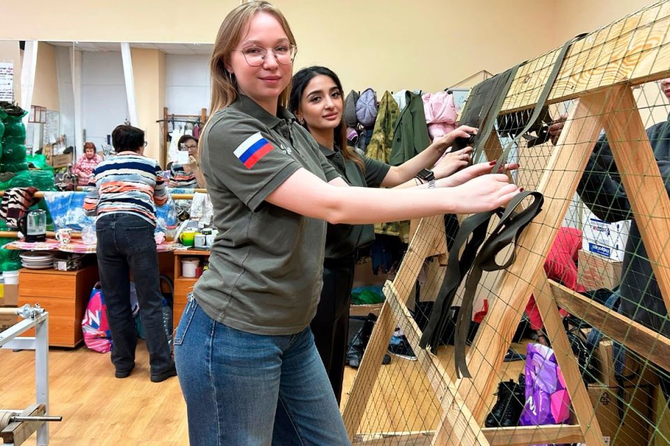 Калужские волонтёры изготовили маскировочные сети Калужские волонтёры изготовили маскировочные сети
