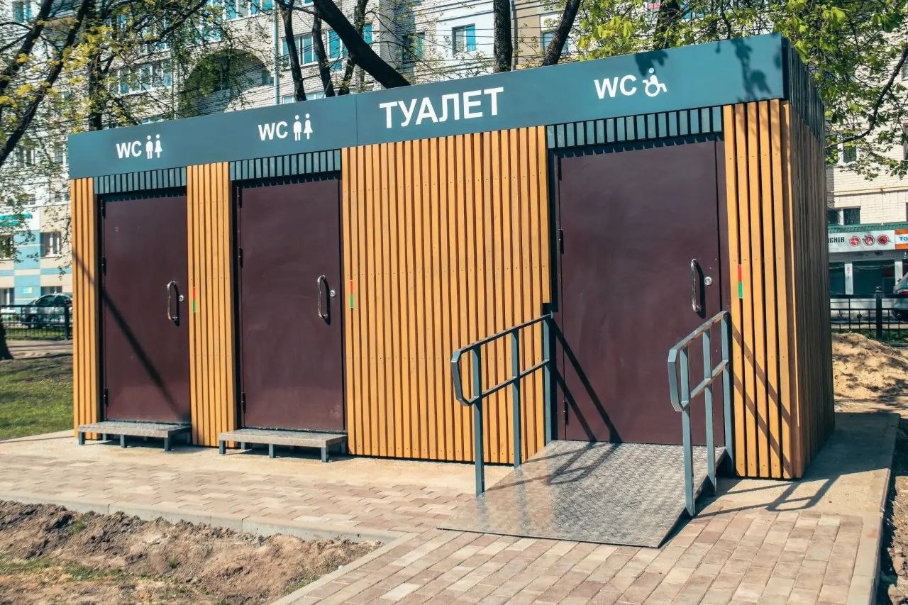 сквере Воронина построили антивандальный туалет