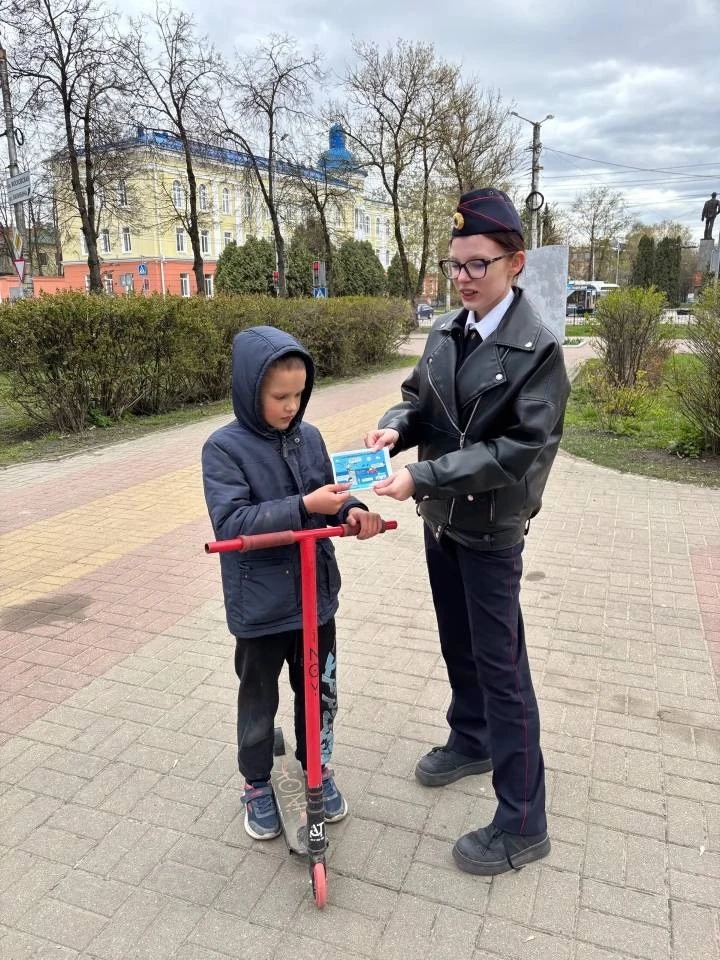 Юные инспекторы движения Калуги напомнили о правилах использования СИМ Юные инспекторы движения Калуги напомнили о правилах использования СИМ