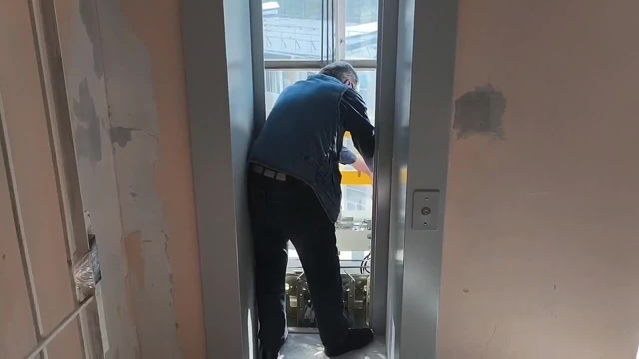 В двух домах на улице Суворова заменили лифты