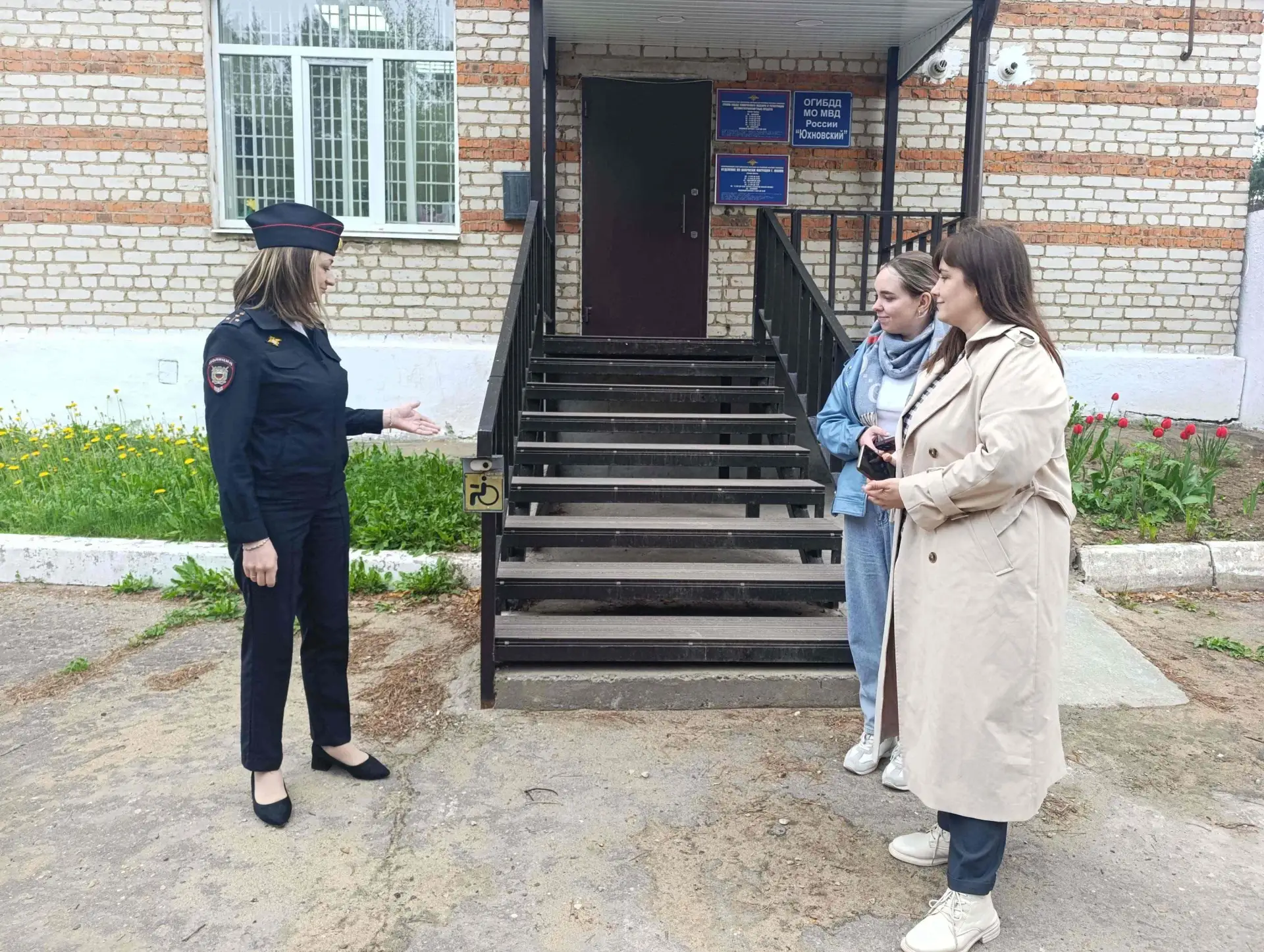 В ходе мероприятий общественники ознакомились с организацией приёма граждан и порядком предоставления государственных услуг, проверили актуальность информационных стендов и контактной информации, а также работу системы... В ходе мероприятий общественники ознакомились с организацией приёма граждан и порядком предоставления государственных услуг, проверили актуальность информационных стендов и контактной информации, а также работу системы...