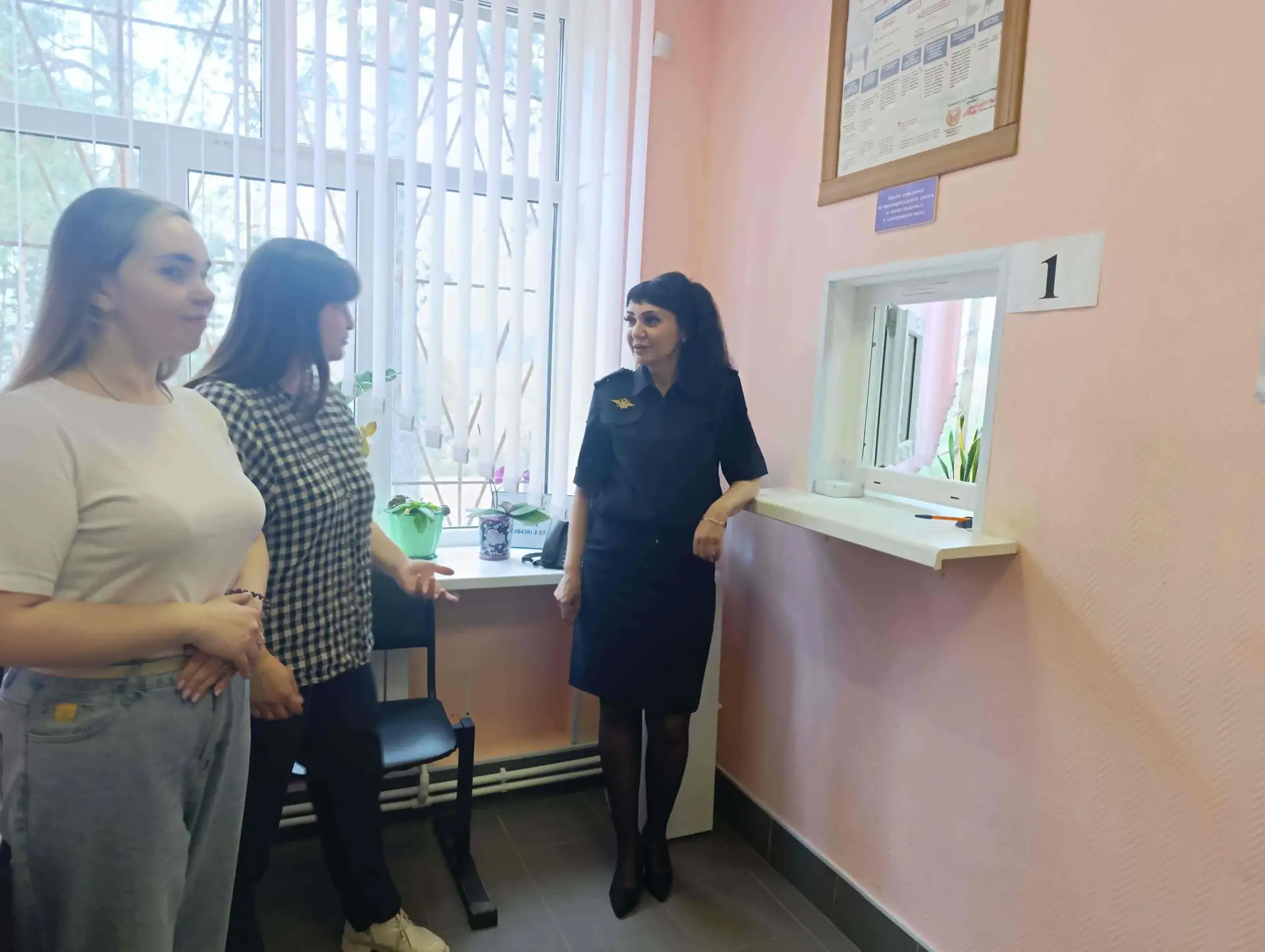В ходе мероприятий общественники ознакомились с организацией приёма граждан и порядком предоставления государственных услуг, проверили актуальность информационных стендов и контактной информации, а также работу системы... В ходе мероприятий общественники ознакомились с организацией приёма граждан и порядком предоставления государственных услуг, проверили актуальность информационных стендов и контактной информации, а также работу системы...