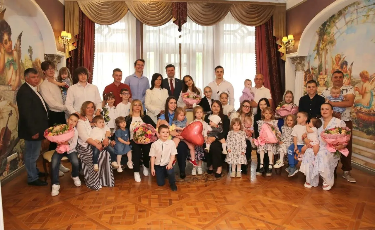 В калужском Дворце торжеств чествовали многодетные семьи
