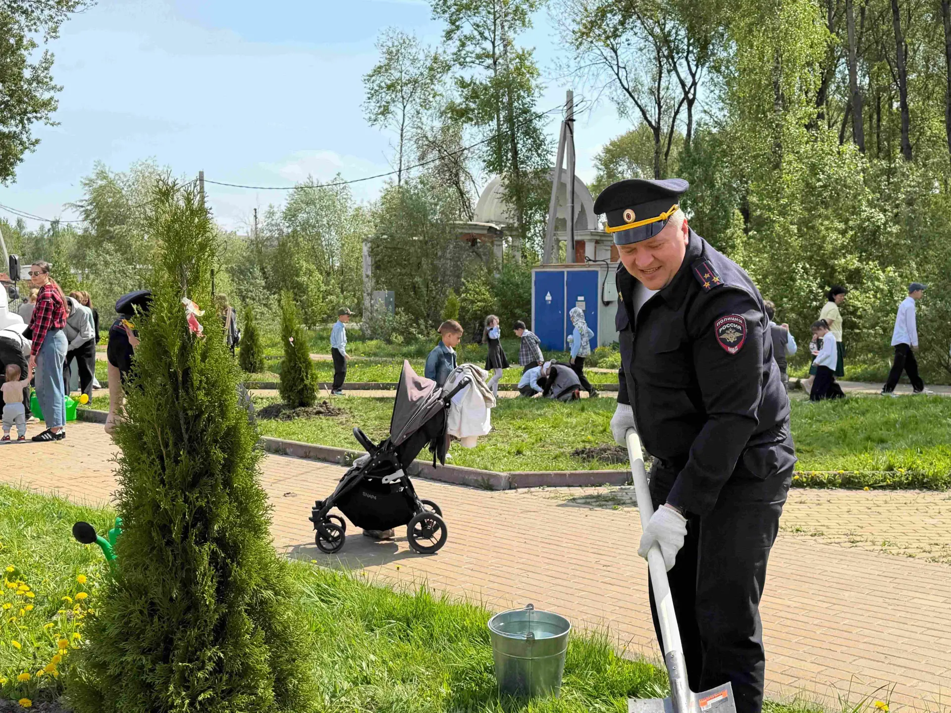 В Калуге сотрудники полиции приняли участие в патриотической акции «Сад Памяти» В Калуге сотрудники полиции приняли участие в патриотической акции «Сад Памяти»
