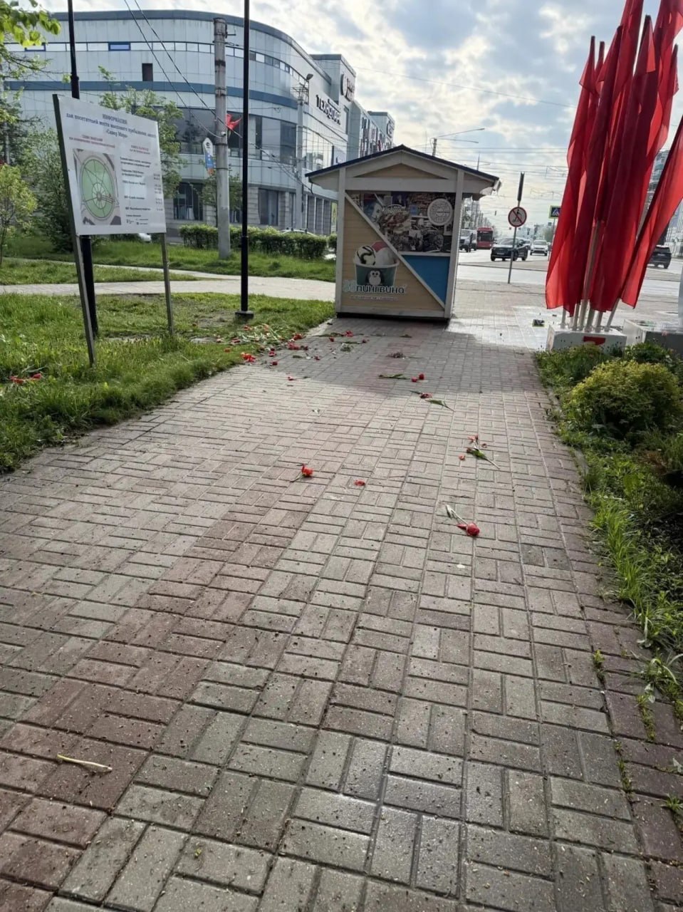 В Калуге вандалы уничтожили тюльпаны на клумбах В Калуге вандалы уничтожили тюльпаны на клумбах