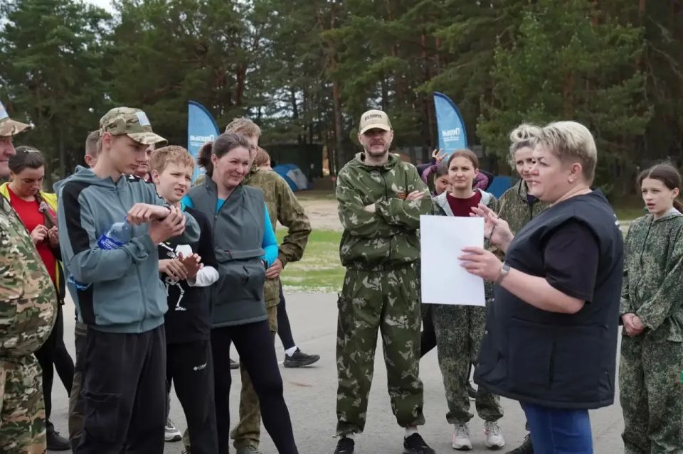 Владислав Шапша: Дмитрий Юрьевич, Дарья Сергеевна и их сыновья Тимофей и Степан Луговые из села Льва-Толстого Дзержинского района приехали на «Семейную Зарницу» с твердим намерением - побеждать Владислав Шапша: Дмитрий Юрьевич, Дарья Сергеевна и их сыновья Тимофей и Степан Луговые из села Льва-Толстого Дзержинского района приехали на «Семейную Зарницу» с твердим намерением - побеждать