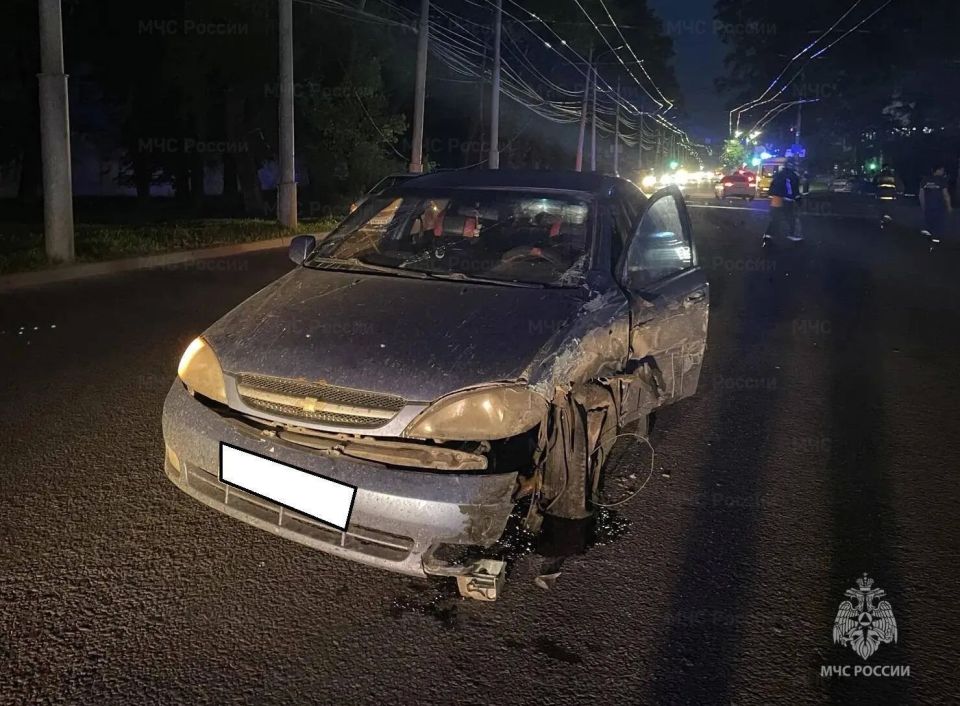 Три человека пострадали в аварии двух иномарок