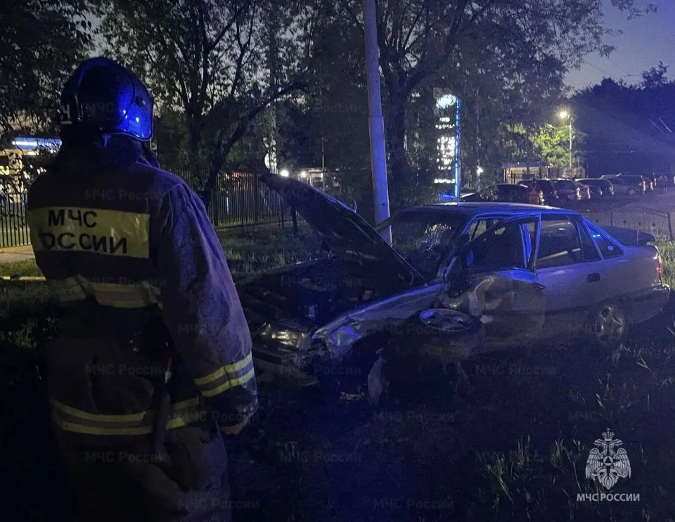Три человека пострадали в аварии двух иномарок Три человека пострадали в аварии двух иномарок