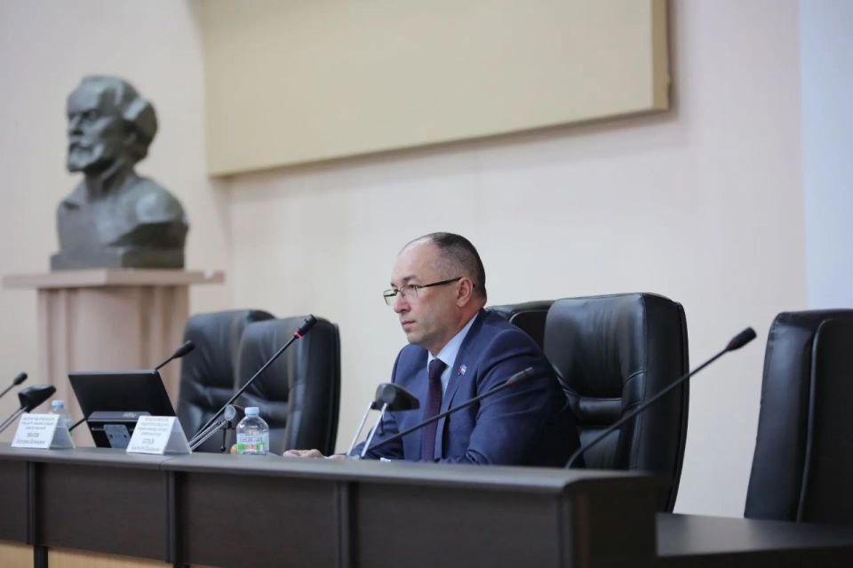 Под председательством Константина Сотскова прошли публичные слушания по рассмотрению отчёта об исполнении бюджета Калуги за 2025 год Под председательством Константина Сотскова прошли публичные слушания по рассмотрению отчёта об исполнении бюджета Калуги за 2025 год