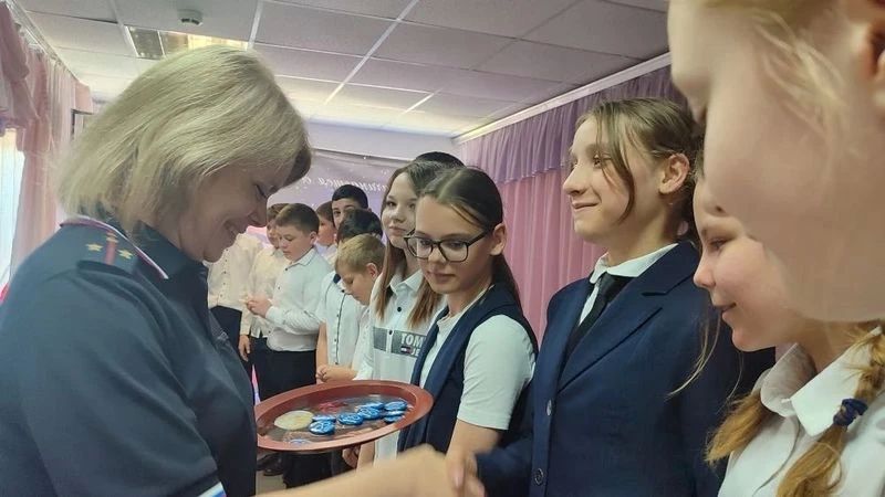 В Калуге состоялось посвящение школьников в отряд юных инспекторов движения «Факел» В Калуге состоялось посвящение школьников в отряд юных инспекторов движения «Факел»