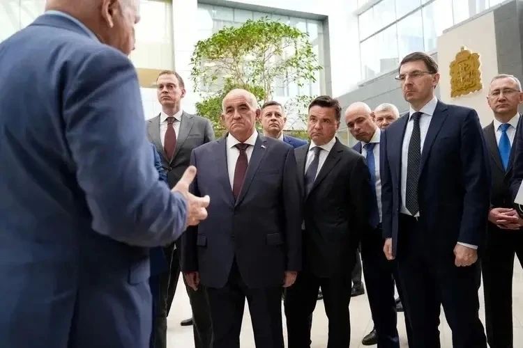 Владислав Шапша: Принял участие в заседании Совета при полномочном представителе Президента РФ в ЦФО, оно прошло под председательством Игоря Щёголева Владислав Шапша: Принял участие в заседании Совета при полномочном представителе Президента РФ в ЦФО, оно прошло под председательством Игоря Щёголева