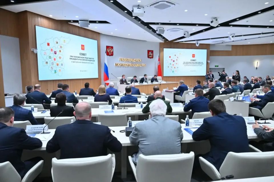 Владислав Шапша: Принял участие в заседании Совета при полномочном представителе Президента РФ в ЦФО, оно прошло под председательством Игоря Щёголева Владислав Шапша: Принял участие в заседании Совета при полномочном представителе Президента РФ в ЦФО, оно прошло под председательством Игоря Щёголева