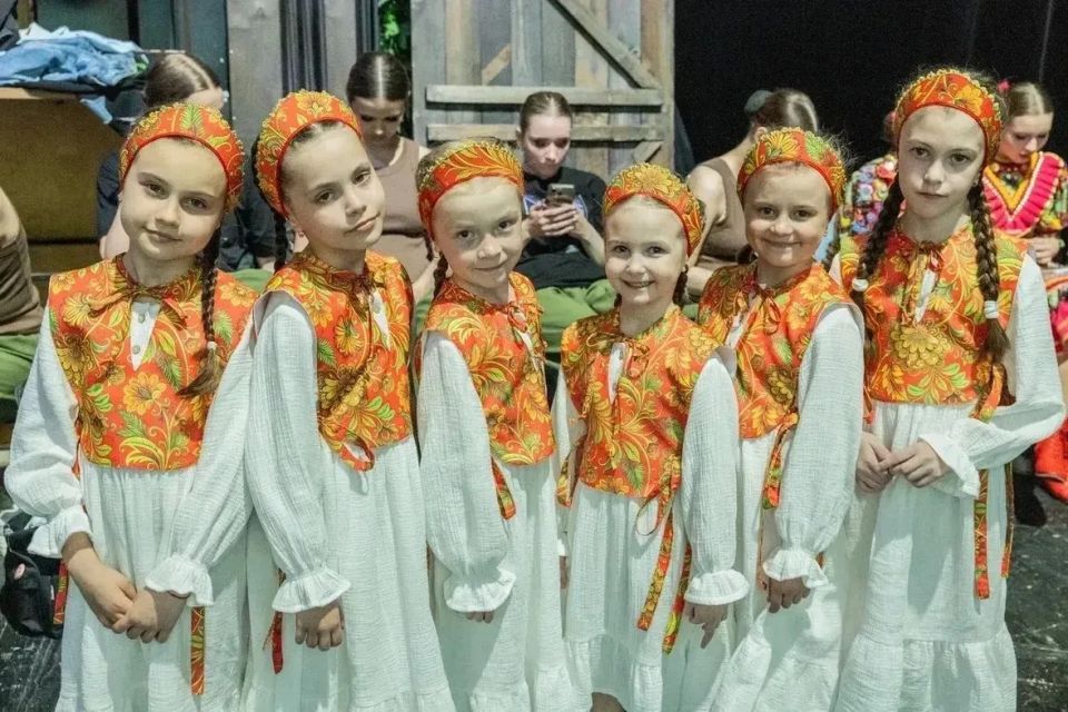Детей поздравили организаторы фестиваля: Губернатор Калужской области Шапша В.В., Митрополит Калужский и Боровский Климент, прокурор области Жиляков К.Ю., а также генерал армии, почетный гражданин Калужской области Исаков... Детей поздравили организаторы фестиваля: Губернатор Калужской области Шапша В.В., Митрополит Калужский и Боровский Климент, прокурор области Жиляков К.Ю., а также генерал армии, почетный гражданин Калужской области Исаков...