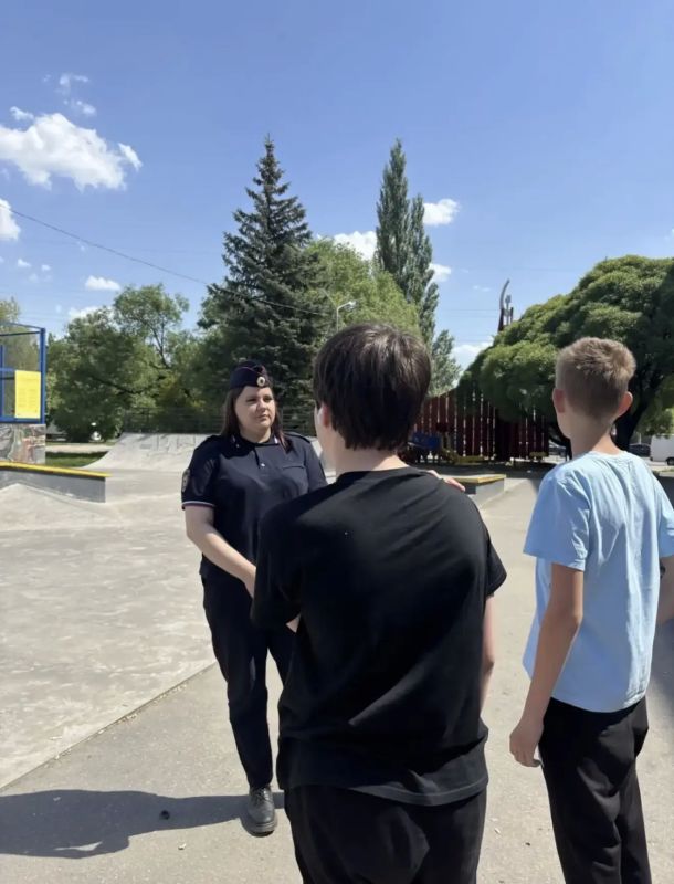 В Калуге сотрудники полиции провели профилактические мероприятия, направленные на предупреждение зацепинга среди молодежи, а также на недопущение нарушений законодательства В Калуге сотрудники полиции провели профилактические мероприятия, направленные на предупреждение зацепинга среди молодежи, а также на недопущение нарушений законодательства