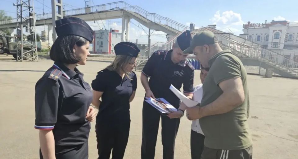 В Калуге сотрудники полиции провели профилактические мероприятия, направленные на предупреждение зацепинга среди молодежи, а также на недопущение нарушений законодательства В Калуге сотрудники полиции провели профилактические мероприятия, направленные на предупреждение зацепинга среди молодежи, а также на недопущение нарушений законодательства