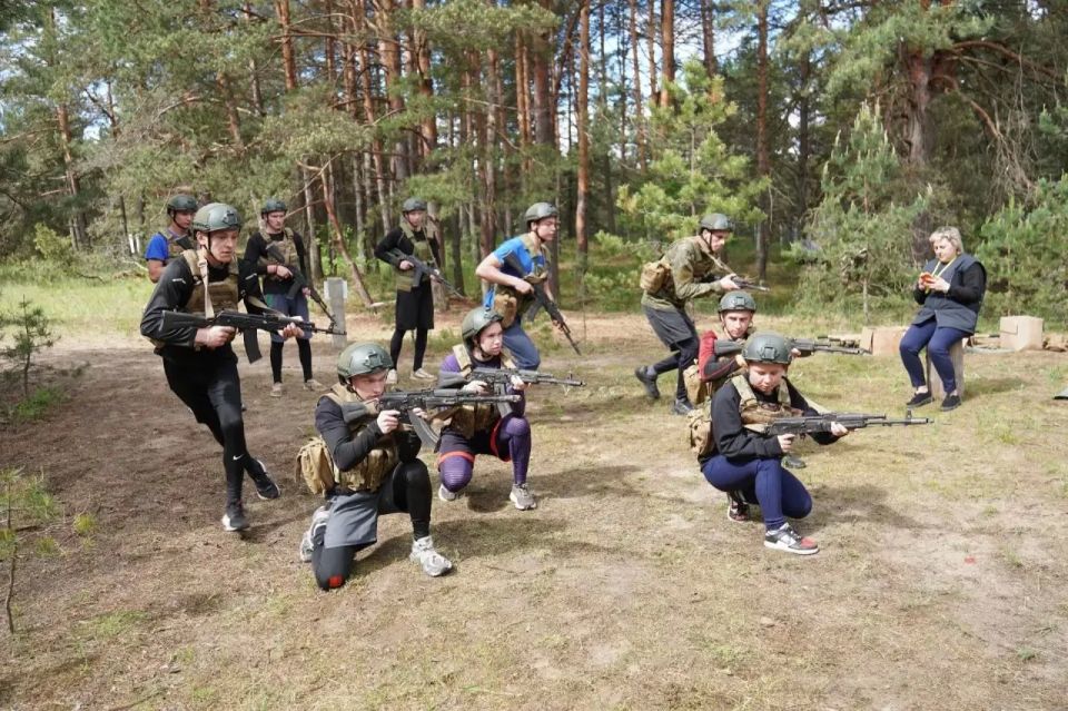 Владислав Шапша: Кирилл Зайцев в этом году на «Зарнице» стал командиром отряда «Гранит-40» из Сухиничского колледжа транспорта и сервиса Владислав Шапша: Кирилл Зайцев в этом году на «Зарнице» стал командиром отряда «Гранит-40» из Сухиничского колледжа транспорта и сервиса