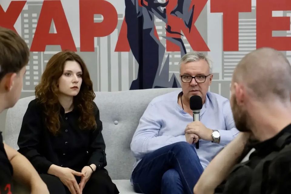 Здоровый выбор — основа будущего: нарколог Сергей Комаров провел лекцию для подростков в Центре «Пионер» Здоровый выбор — основа будущего: нарколог Сергей Комаров провел лекцию для подростков в Центре «Пионер»