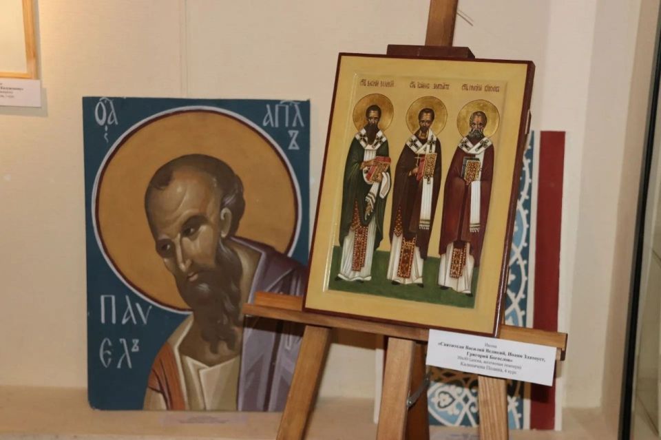 В галерее Калужского Дома музыки открылась выставка «Святые заступники Земли Калужской»