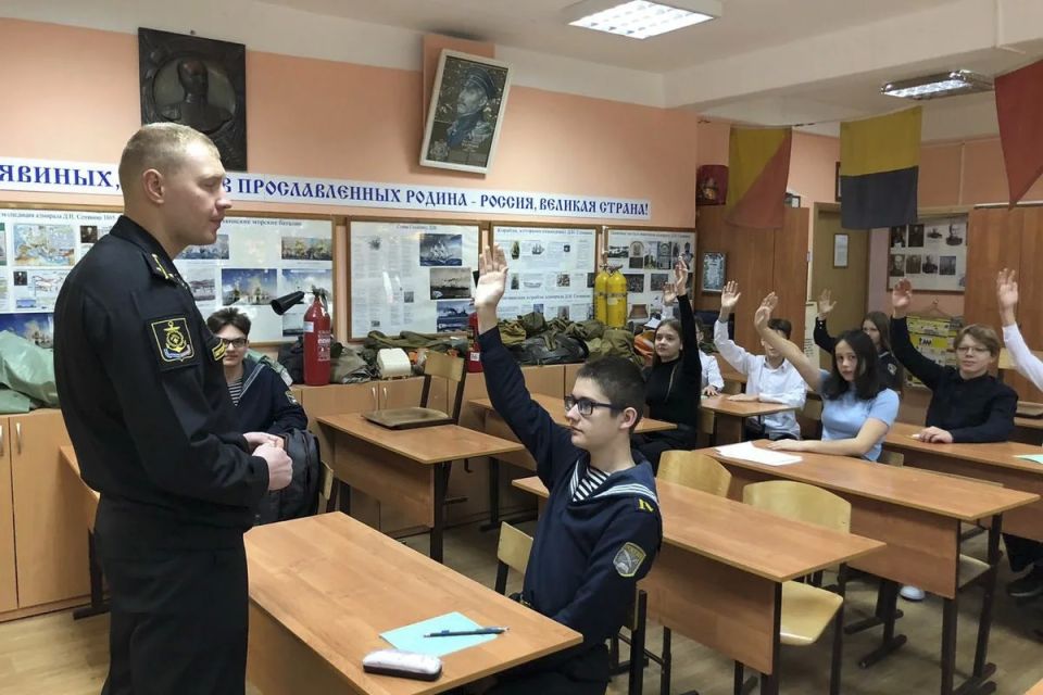 Владислав Шапша: Рабочая встреча с начальником учебного центра ВУНЦ ВМФ «Военно-морская академия имени Л.Г. Кузнецова» Сергеем Пироженко Владислав Шапша: Рабочая встреча с начальником учебного центра ВУНЦ ВМФ «Военно-морская академия имени Л.Г. Кузнецова» Сергеем Пироженко