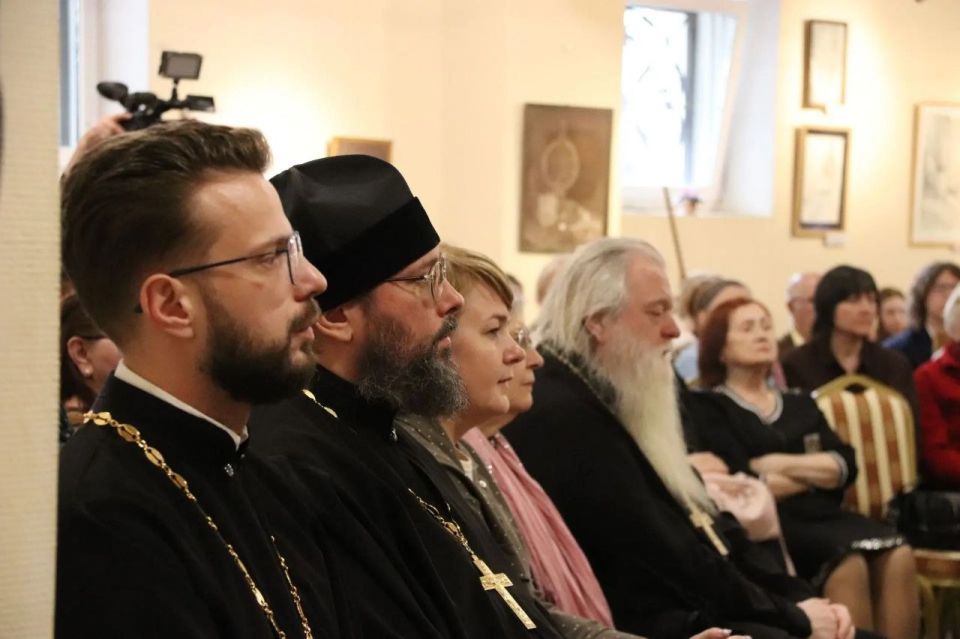 В галерее Калужского Дома музыки открылась выставка «Святые заступники Земли Калужской» В галерее Калужского Дома музыки открылась выставка «Святые заступники Земли Калужской»