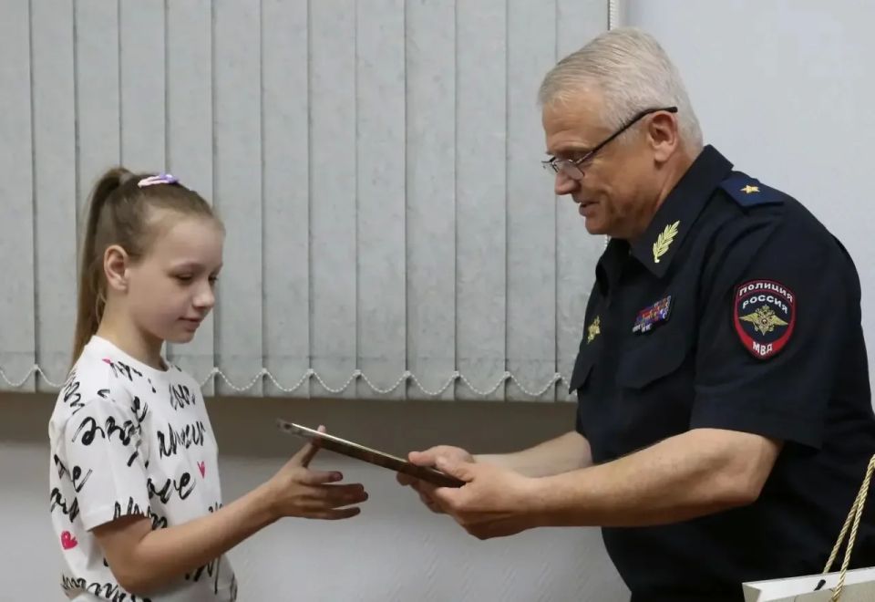 В Международный день защиты детей в УМВД России по Калужской области состоялось награждение победителей регионального этапа Всероссийского конкурса детского творчества «Полицейский Дядя Степа» В Международный день защиты детей в УМВД России по Калужской области состоялось награждение победителей регионального этапа Всероссийского конкурса детского творчества «Полицейский Дядя Степа»
