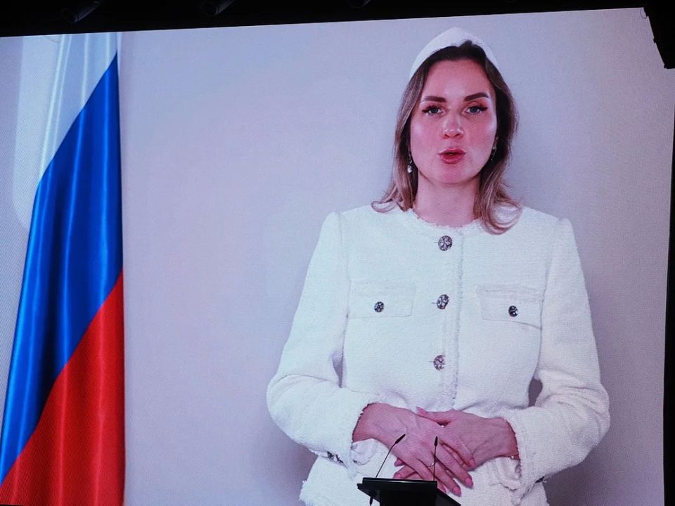 Владислав Шапша: «Дети должны улыбаться!» - трогательное стихотворение прочитал Антон Артемьев Владислав Шапша: «Дети должны улыбаться!» - трогательное стихотворение прочитал Антон Артемьев