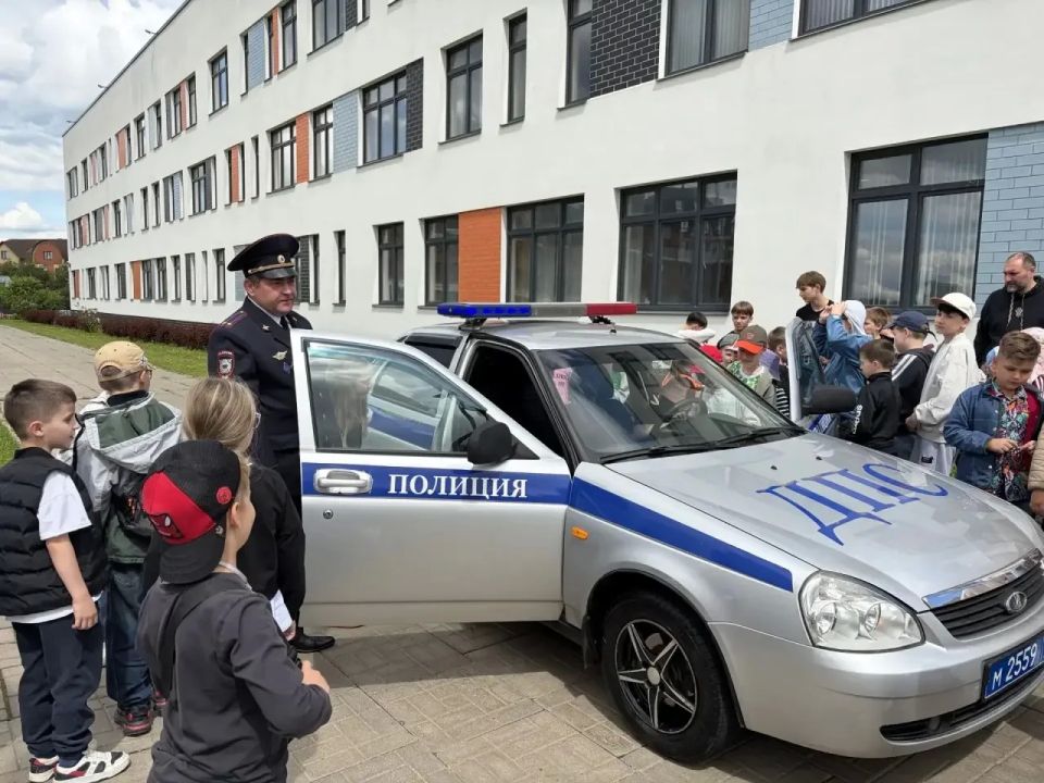 В День защиты детей обнинские полицейские организовали для школьников спортивно-патриотический праздник В День защиты детей обнинские полицейские организовали для школьников спортивно-патриотический праздник