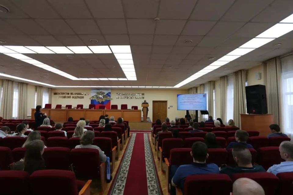 В УМВД России по Калужской области состоялось еженедельное информирование по общественно-политической тематике