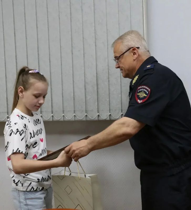 В Международный день защиты детей в УМВД России по Калужской области состоялось награждение победителей регионального этапа Всероссийского конкурса детского творчества «Полицейский Дядя Степа» В Международный день защиты детей в УМВД России по Калужской области состоялось награждение победителей регионального этапа Всероссийского конкурса детского творчества «Полицейский Дядя Степа»