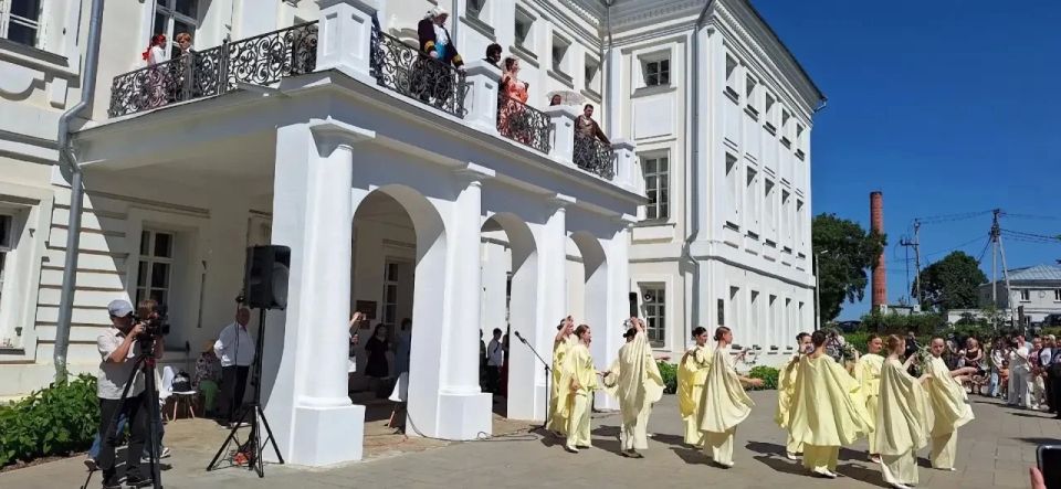 Владислав Шапша: Сегодня, в день рождения Александра Сергеевича Пушкина, в нашей стране отмечается День русского языка Владислав Шапша: Сегодня, в день рождения Александра Сергеевича Пушкина, в нашей стране отмечается День русского языка