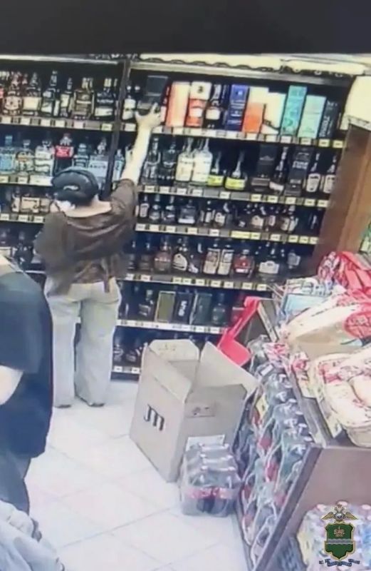 В Калуге полицейские установили подозреваемую в серии краж из магазинов В Калуге полицейские установили подозреваемую в серии краж из магазинов