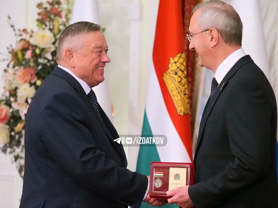 Владислав Шапша вручил госнаграды гражданам Калужской области Владислав Шапша вручил госнаграды гражданам Калужской области