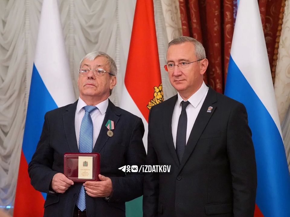 Владислав Шапша вручил госнаграды гражданам Калужской области Владислав Шапша вручил госнаграды гражданам Калужской области