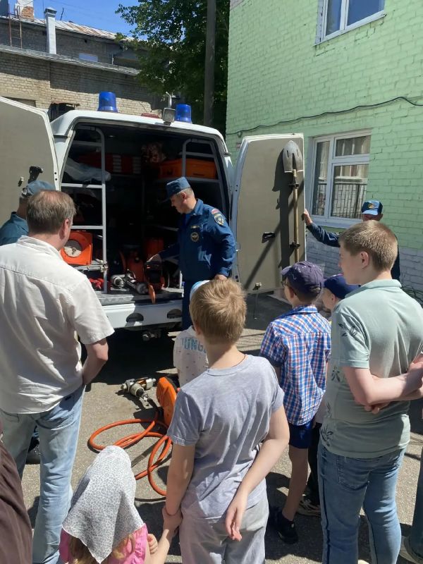 Спасатели в гостях у "Мечты": Уроки безопасности и море впечатлений Спасатели в гостях у "Мечты": Уроки безопасности и море впечатлений