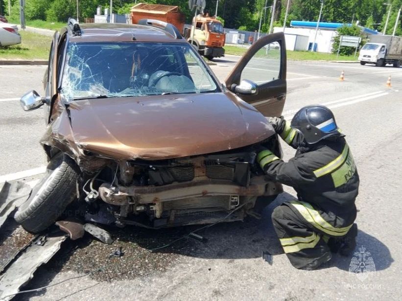 В Жиздринском районе столкнулись «Рено» и «Опель»