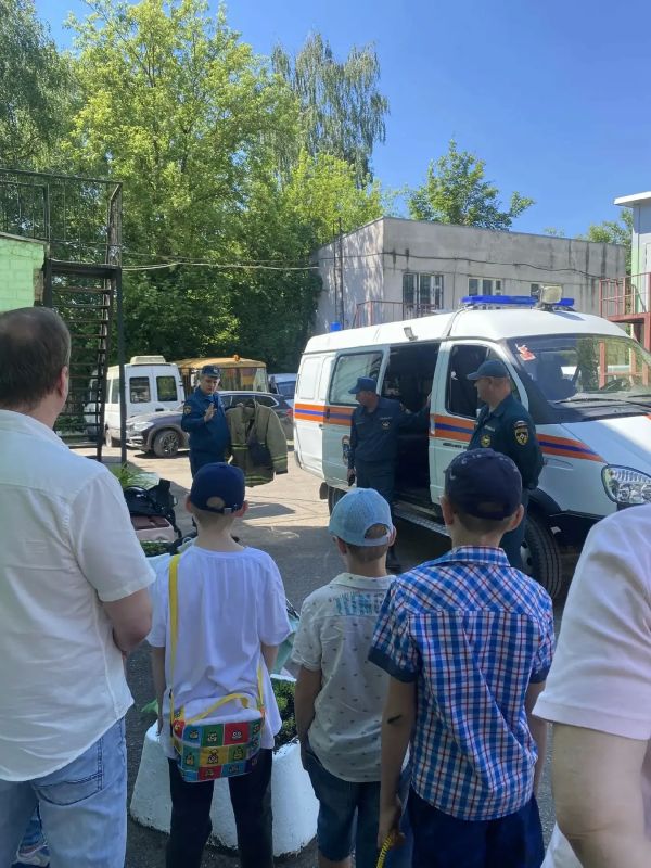 Спасатели в гостях у "Мечты": Уроки безопасности и море впечатлений Спасатели в гостях у "Мечты": Уроки безопасности и море впечатлений