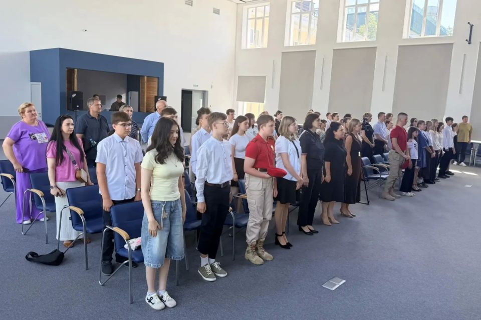 В Калужской области торжественно вручили первые паспорта юным гражданам России В Калужской области торжественно вручили первые паспорта юным гражданам России