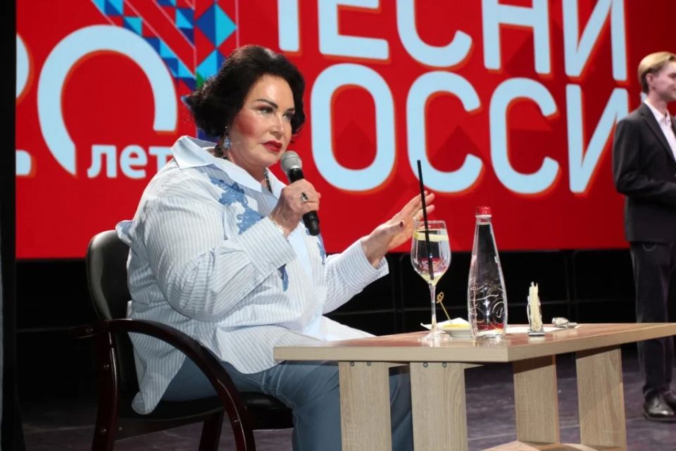 Кто сказал, что народное - значит с лучиной и в лаптях: Надежда Бабкина дала в Калуге мастер-класс