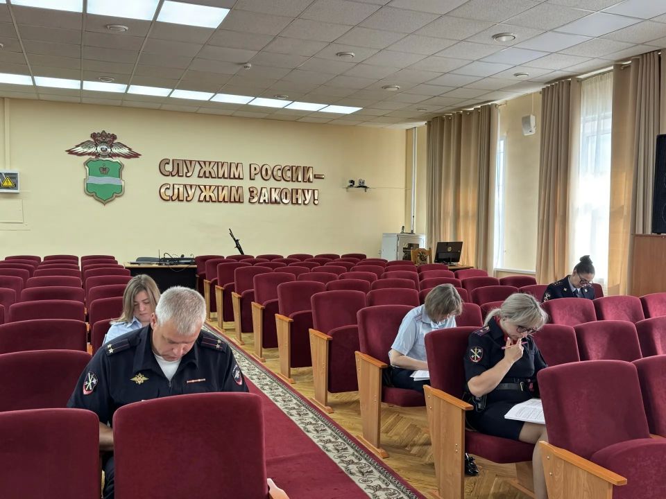 В УМВД России по Калужской области прошёл 1 этап конкурса «Лучший по профессии» В УМВД России по Калужской области прошёл 1 этап конкурса «Лучший по профессии»