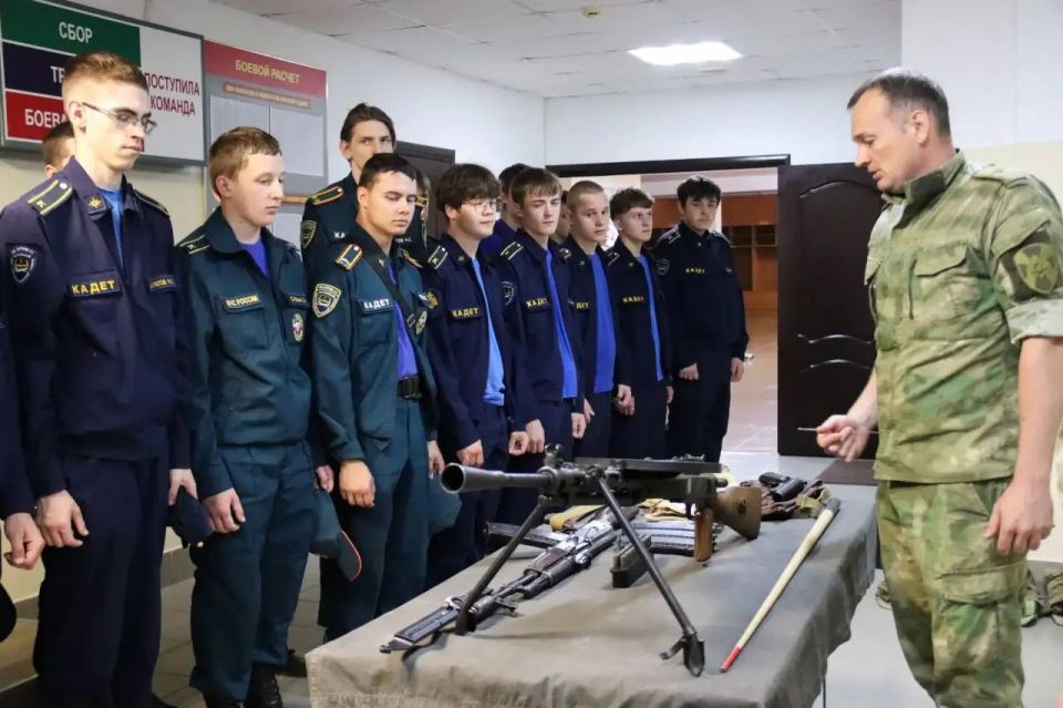 Дмитрий Денисов: Встретился с ребятами, которым совсем скоро предстоит пополнить ряды Вооружённых Сил России Дмитрий Денисов: Встретился с ребятами, которым совсем скоро предстоит пополнить ряды Вооружённых Сил России